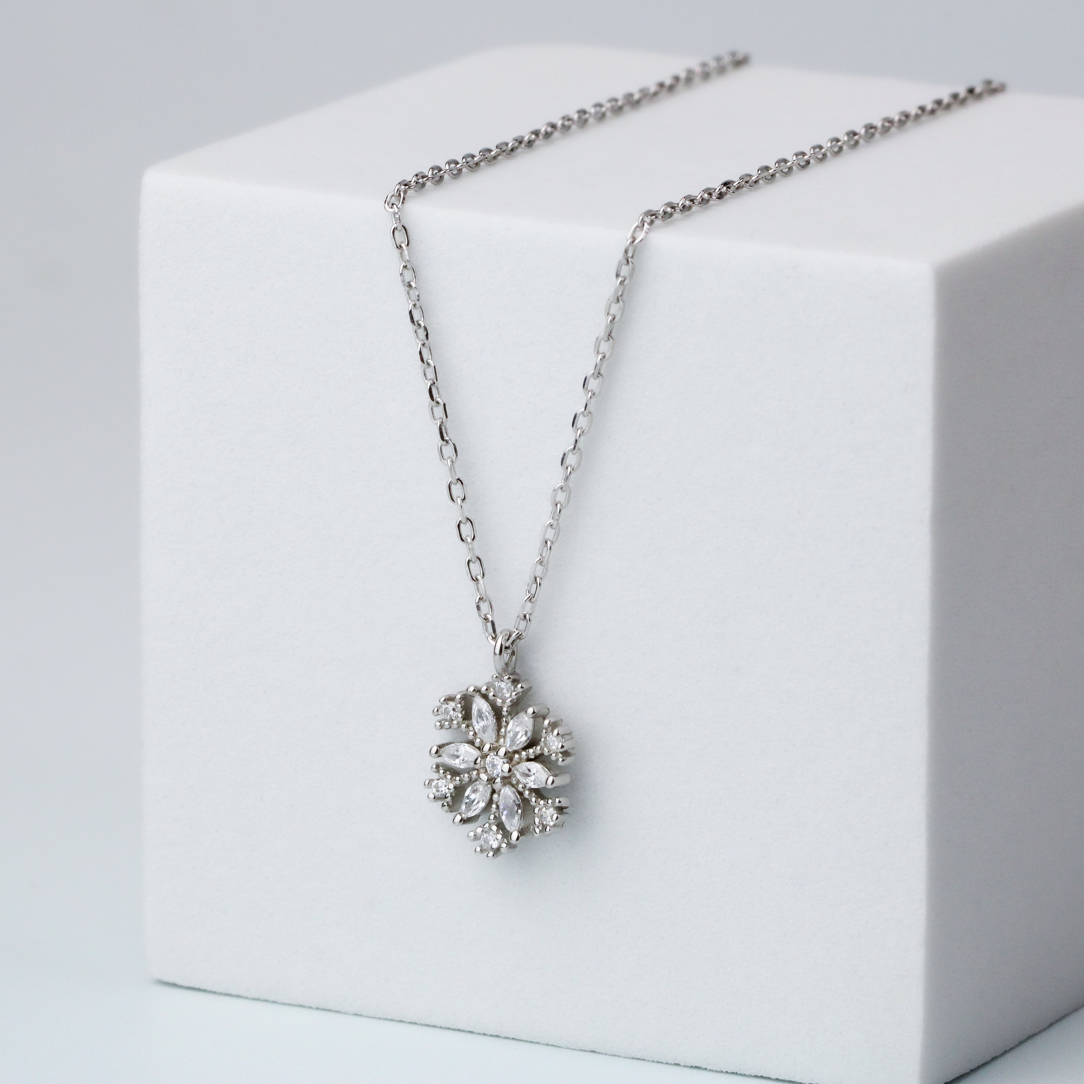 Silver Flowery Snowflake Pendant Set – GIVA Jewellery